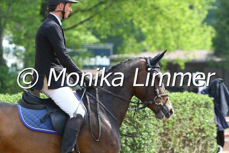 104M3345_Ursula_Punkte L.JPG